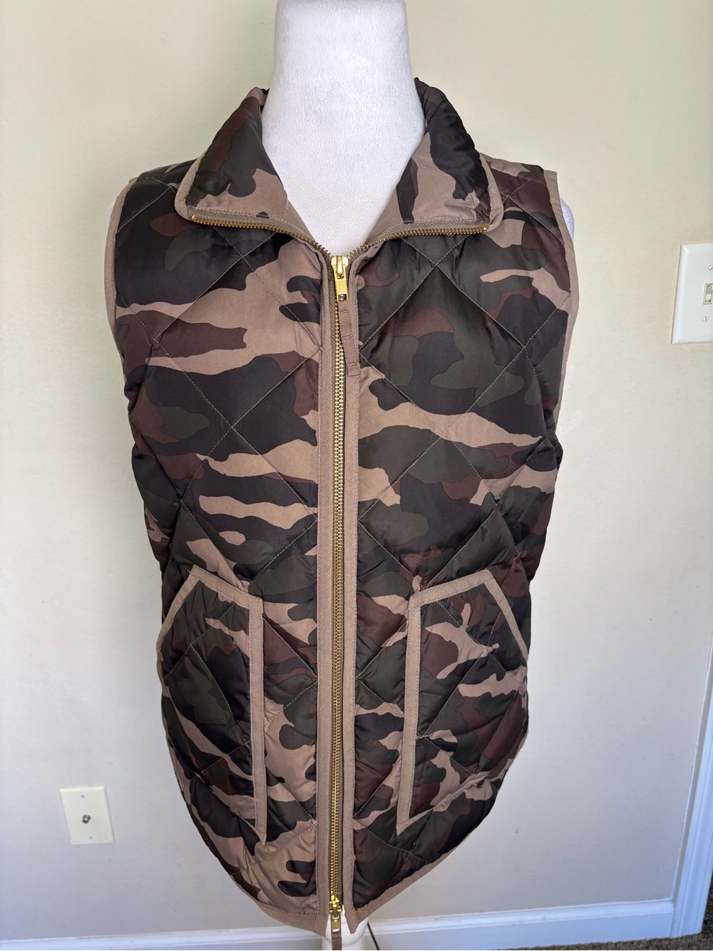 J.CREW Women’s Camouflage Quilted Vest Full Zip w/ Pockets Regular Fit Size S